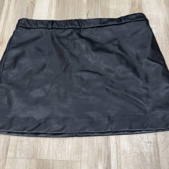 ZARA Black Faux Leather Mini Skirt Size Large Zip Up - Picture 2 of 8